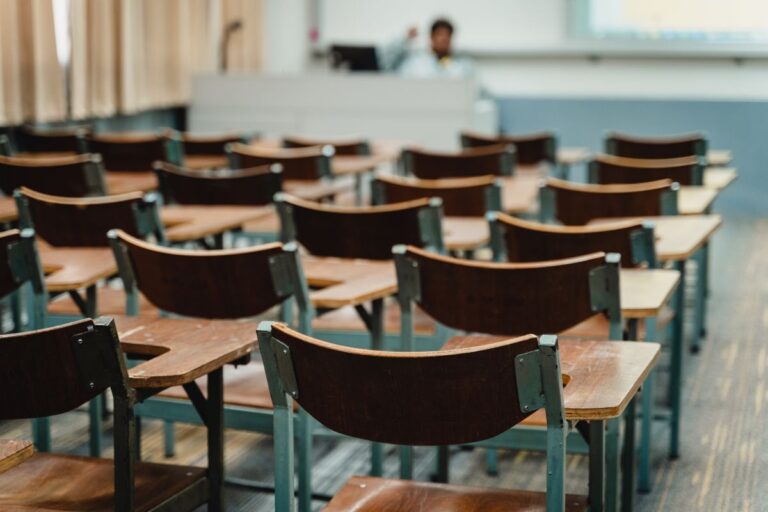 Concurso IFAP oferece salários de até R$ 7 mil para professores substitutos