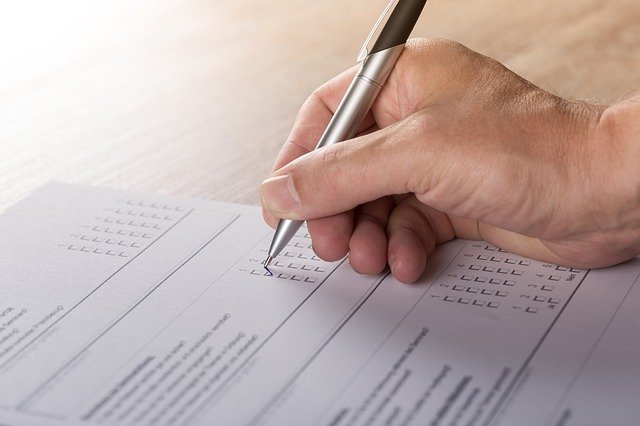 Viana lança concurso na Educação com 400 vagas e salários de até R$ 6,7 mil