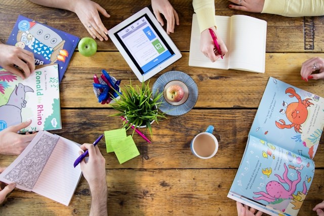 MEC oferece curso gratuito de 180 horas para professores do Ensino Médio; veja como participar