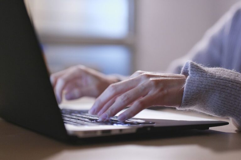 Concursos públicos no Centro-Oeste têm salários de até R$ 12 mil; veja três editais abertos