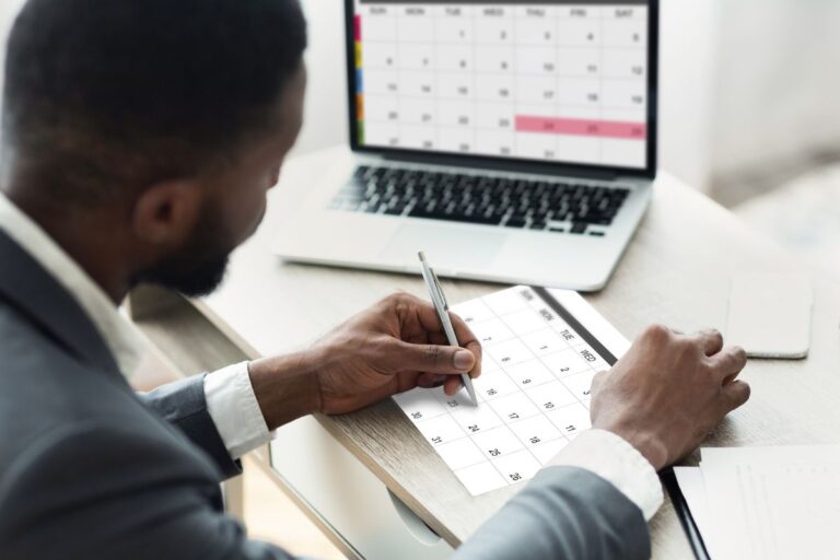 Concurso público para a UFCAT oferece 10 vagas com salários de até R$ 13 mil