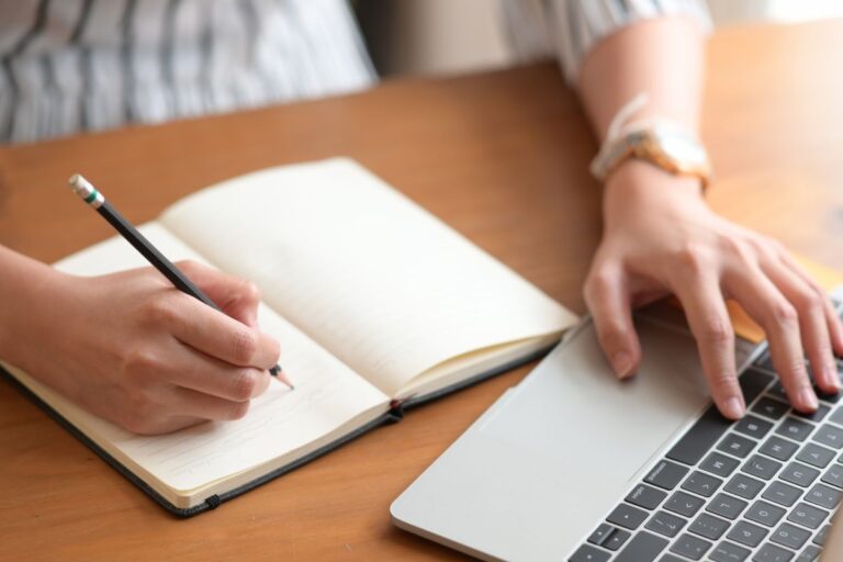 Concurso Prefeitura de Rianápolis (GO) abre vagas com salários de até R$ 3 mil; veja como participar