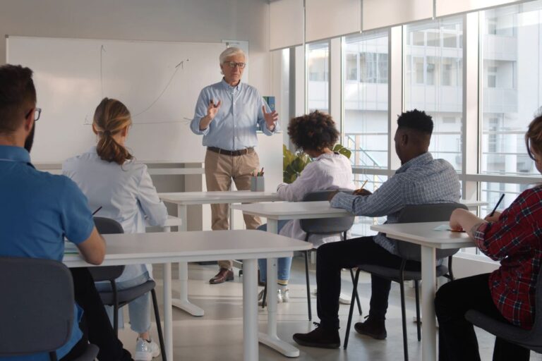 UFTM abre concurso com 8 vagas de professor e salários de até R$ 13 mil