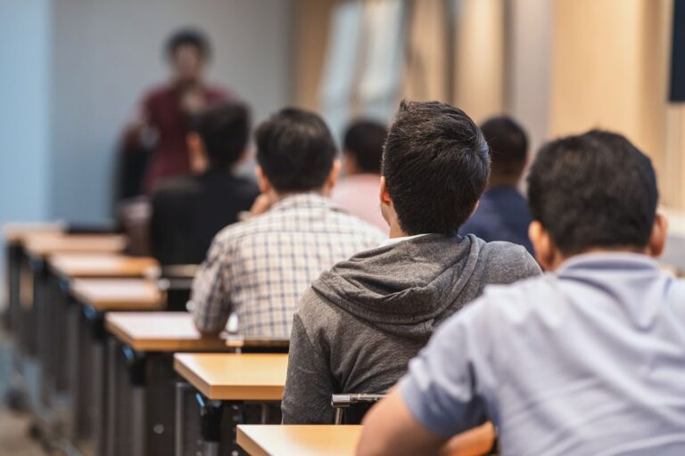 Prefeitura de Garibaldi abre seleção na Educação com salários de até R$ 3 mil