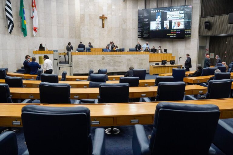 Concursos em Câmaras Municipais oferecem salários de até R$ 5 mil; veja 8 vagas abertas