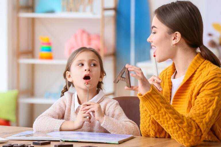 Concursos públicos para fonoaudiólogos oferecem salários de até R$ 4,8 mil