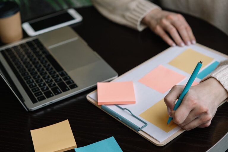 Concurso no Paraná abre 65 vagas com salários de até R$ 9 mil