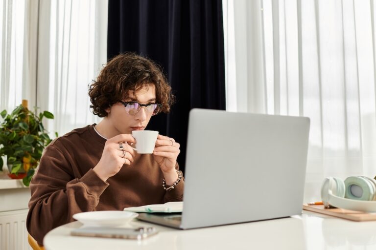 Câmara de Muriaé abre concurso com 11 vagas e salários de até R$ 5 mil