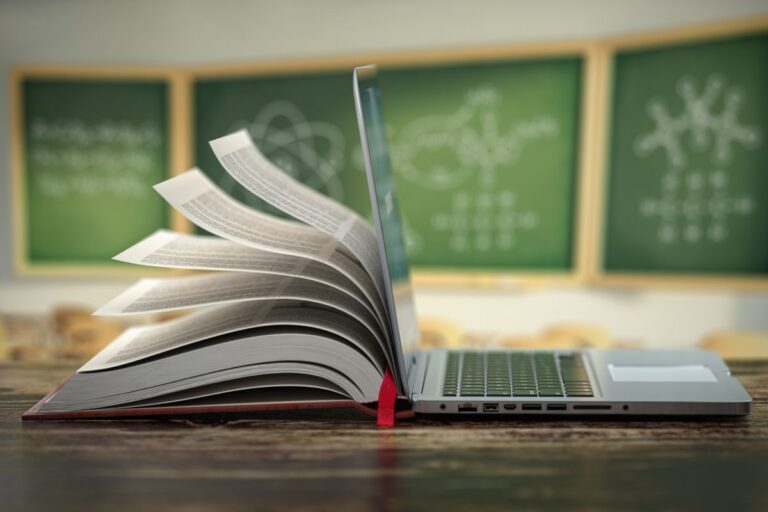 Concurso Prefeitura de Marmeleiro abre 8 vagas com salários de até R$ 4 mil